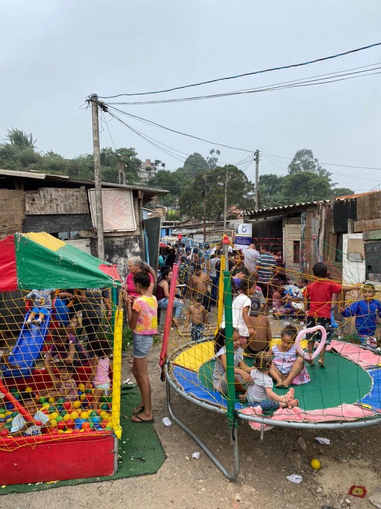 Festa para as crianças da comunidade Souza Ramos